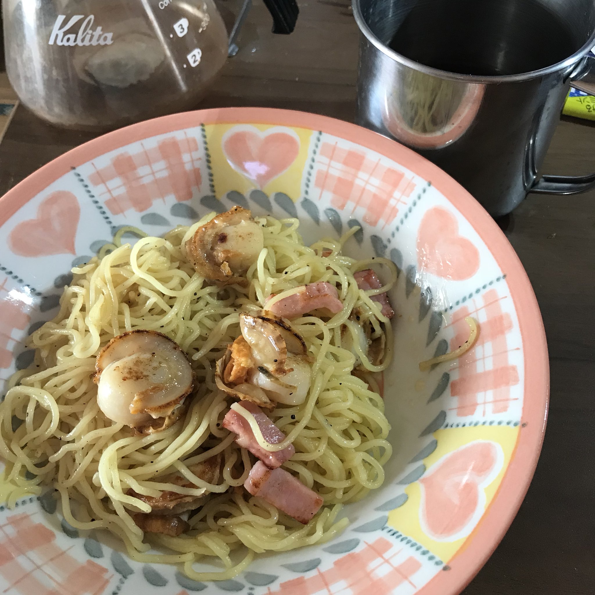 Twitter এ くろくぅ アヒージョで残ったオリーブオイルは ペペロンチーノにするとうまいらしいが あいにくパスタはないので 焼きそば麺で代用 残りの具とベーコンと たまねぎスープの素で整えて炒める うまいっ T Co Azbola2219 ট ইট র