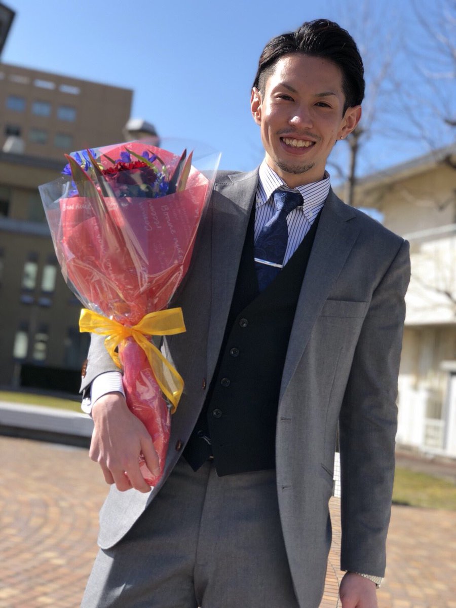 gu_8810's tweet photo. 卒業しました💐
謝恩会寝ぶっちやらかし男です😇 https://t.co/fYPxC3NAdc