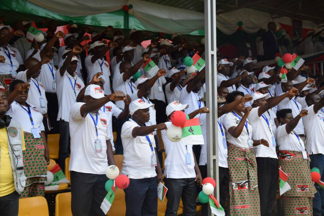 RTNBurundi's tweet photo. #Burundi Le Président  @pnkurunziza  confirmé par les instances dirigeantes du @CnddFdd  comme "Guide permanent" de la vision du parti, au terme d'une réunion du comité central du parti de deux jours tenue @NgoziProvince qui vise à renforcer la vision de ce parti https://t.co/SgR3CldKT3