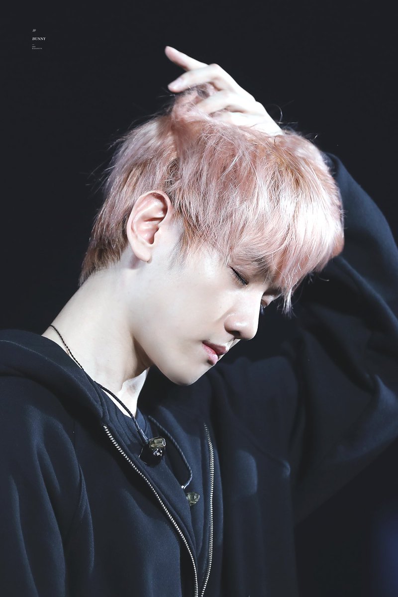 knockknock0408's tweet photo. [HQ] 180303 BAEKHYUN cr.BUNNY
https://t.co/a3zc0PZn6s
https://t.co/uQGmMZlQre
https://t.co/jaU8yKArG6

#BestFanArmy #EXOL #iHeartAwards @weareoneEXO https://t.co/dmrC8iwfGY