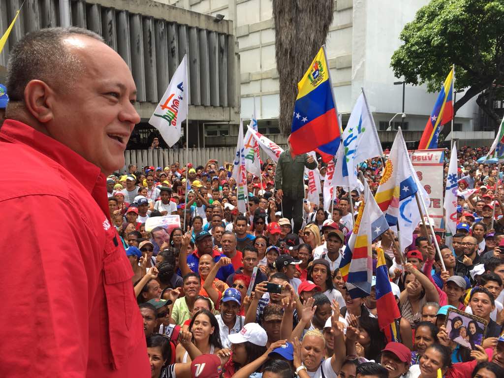 ConElMazoDando's tweet photo. #10Mar Cabello a la MUD: ¡Qué carajo van a tomar Caracas si no pueden ni con el Este! https://t.co/JJCKmT2GLI https://t.co/9AY2AhOP9A