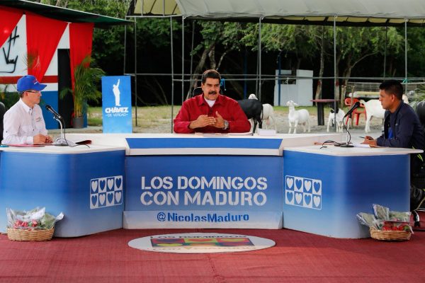 ConElMazoDando's tweet photo. #10Mar Presidente Maduro llamó a activar con fuerza mecanismo 4x4 para elecciones regional https://t.co/y7n55SoOPe https://t.co/2QuHf9yRIc