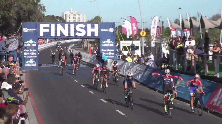 In_the_Bunch's tweet photo. @KimLeCourt is the new @CTCycleTour women's champion. Read more here: https://t.co/vPbIGLJiaa. 

@DemaconLadies @PicknPay @TheCapeArgus @Momentum_za #40take2 #CycleTour2018 https://t.co/o5dSJUwWbF