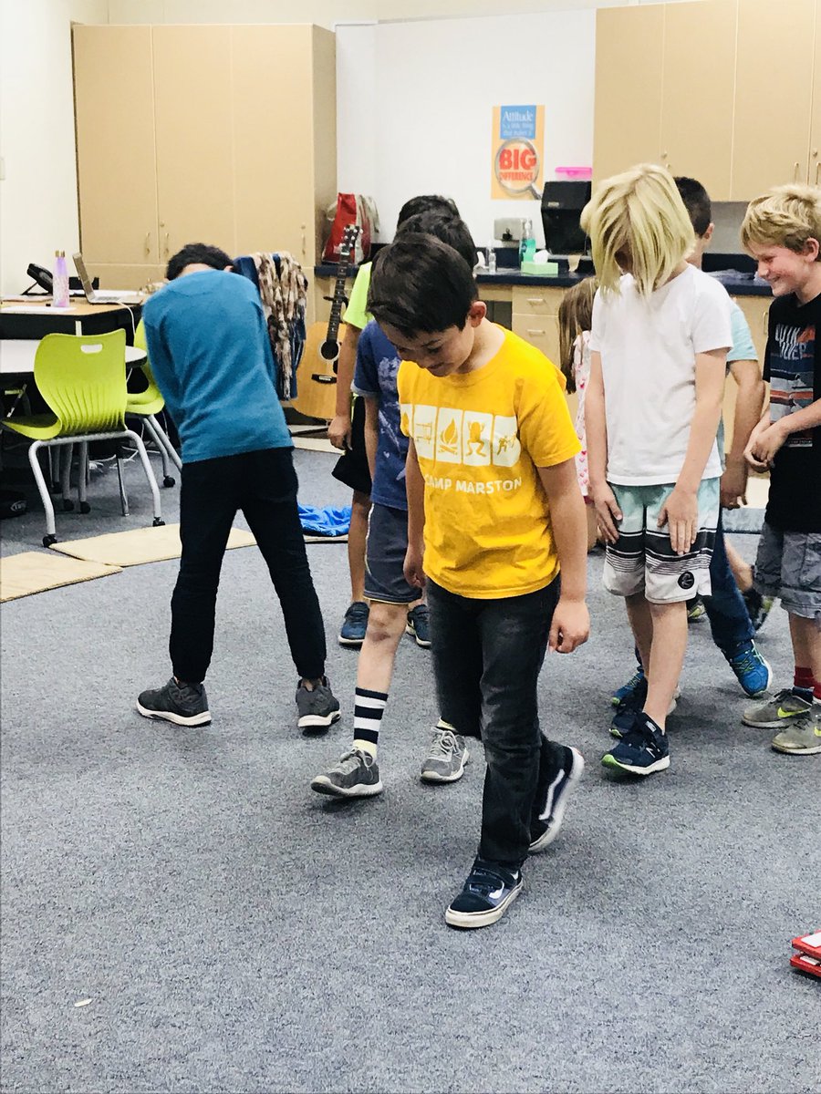 MusicBridgeH20's tweet photo. #2ndGrade #Mindfulwalking #Mindfulness #PresentMoment #awareness #feelyourfeetinsideyourshoes #weightshifting #dmusd @UCSDCFM #DMHeights #DMHeightsSTEAM #HTS_Dolphins @HTS_Dolphins @DelMarSchools https://t.co/WJ7hvKK9SV