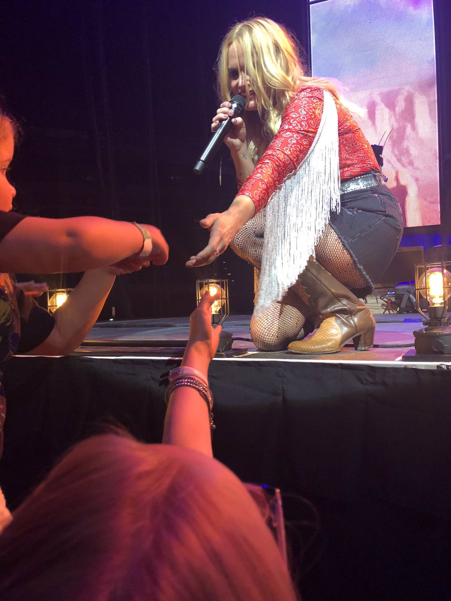 TashaChantelle's tweet photo. THe QUEEN, @mirandalambert!!! #LivinLikeHippiesTour #LittleRock https://t.co/lNUUcltY4m