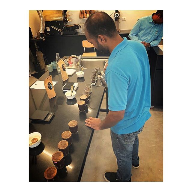 Cupping @bluetokaicoffee #newdelhi #saket what a great find #indiancoffeeculture #indiancoffeehouse #delhicoffee #indiancoffeebeans #indiancoffeegrowers