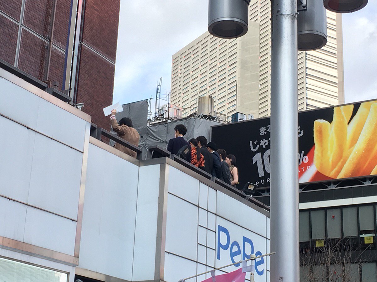 映画 いぬやしき 公式 新宿のyunikaビジョンを背景にマスコミ向けのフォトセッション中 どんな写真に仕上がっているのか 後ほどアップいたしますね いぬやしき Inuyashiki 4月日公開 T Co Siwb5rbvcx Twitter