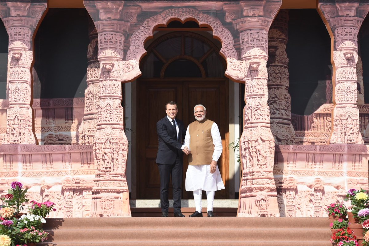 narendramodi's tweet photo. President @EmmanuelMacron and I are honoured to host the Founding Conference of the International Solar Alliance. This assembly of world leaders in New Delhi will hopefully give a clarion call to action on solar energy and its uses for a better future. https://t.co/17vR6srI4B