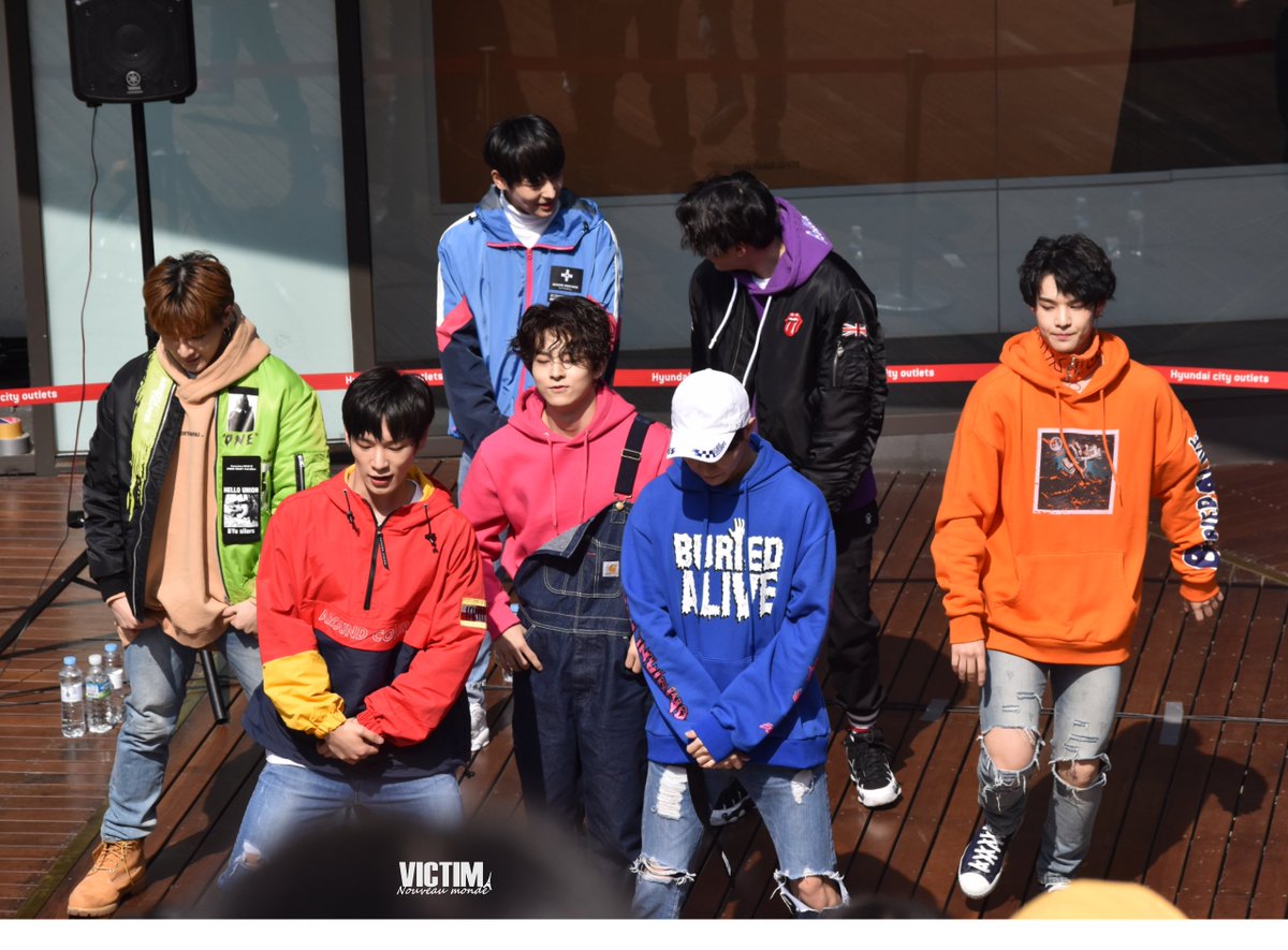 victim1109's tweet photo. 180311 - 동대문 버스킹 / Dongdaemun Busking 
오늘도 좋은 무대 해 주셔서 감사해  ❤
#빅톤 #Victon @VICTON1109 https://t.co/Q61GonNWdu