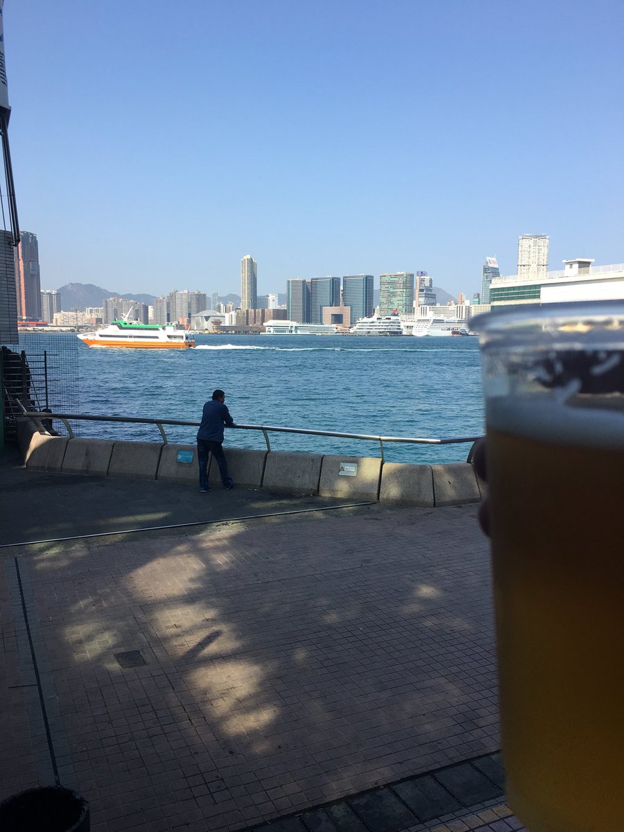geof_c's tweet photo. @BuxtonBrewery Drinking a Spa overlooking Hong Kong bay https://t.co/hypO3mAzeD