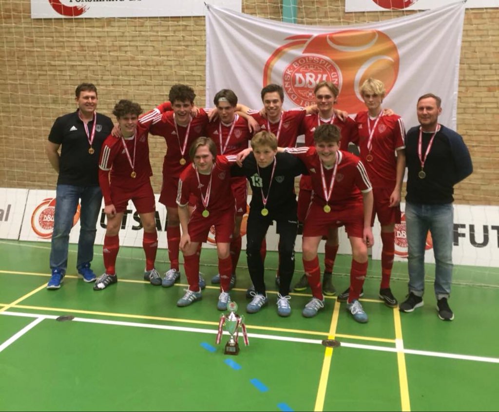 dalum_if's tweet photo. Vores U17 drenge vandt igår DM i futsal efter en 3-2 sejre over Brøndby i finalen #dalumif #danskemester https://t.co/oloZvthydC