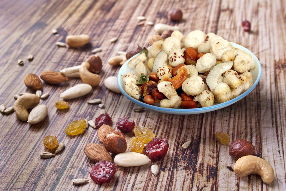 thehki's tweet photo. What better than the healthy #Makhana to wear the yummy Indian palette? Try our new #makhanachivda from the Gujarati special. https://t.co/sIx8x0JtZ8