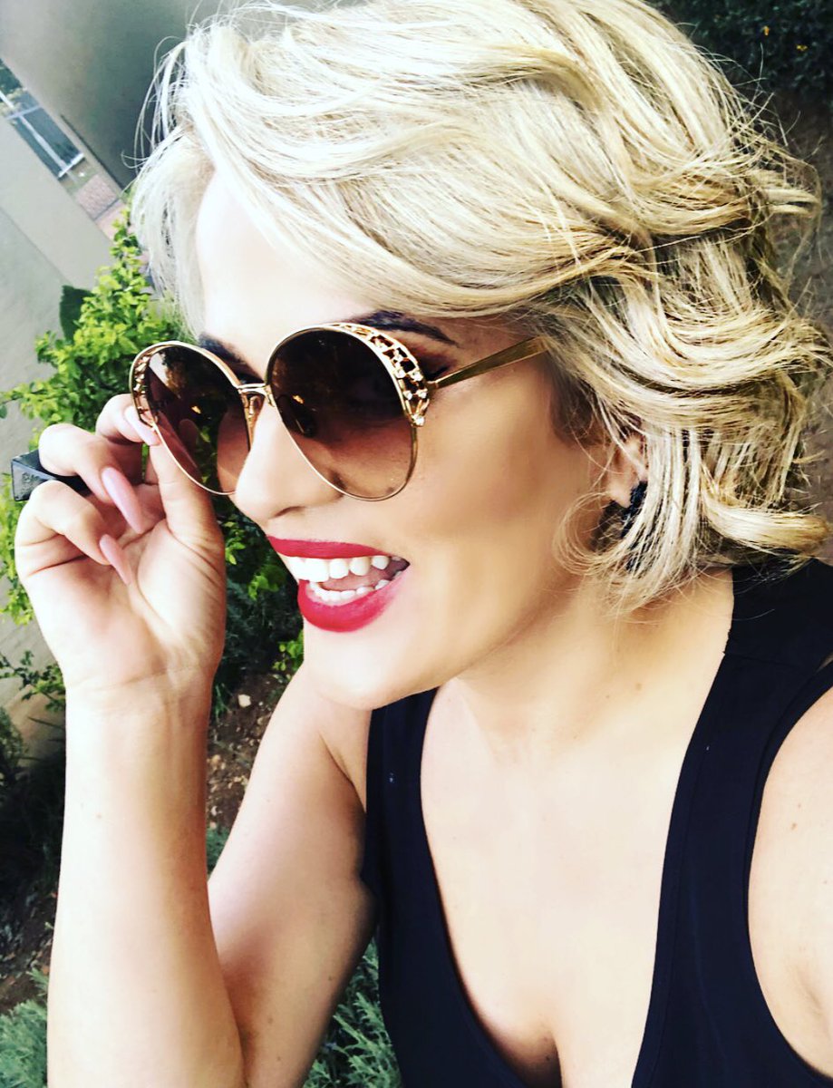 littlemisslouch's tweet photo. she designed a life she loved 💛 #sunglasssquad #chasinglight #livelifelarge #makingmagic #thefutureisfemale #glampalmgirl #blondeambition #blondeshavemorefun #lifebydesign #twentyeightDREAM #artofliving #pursuepretty #practicejoy #summerloving #sundayfunday https://t.co/gFi69bsIHB