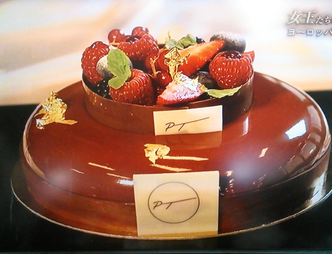 しげちょ On Twitter 女王達のチョコレート より スペイン国王夫妻の結婚式のチョコレートケーキ モナコでは王室の人をイメージした チョコレートがある ベルギーでチョコレートの中にプラリネを入れ始めたのは薬剤師さん お薬をチョコレートで包んだ Https T