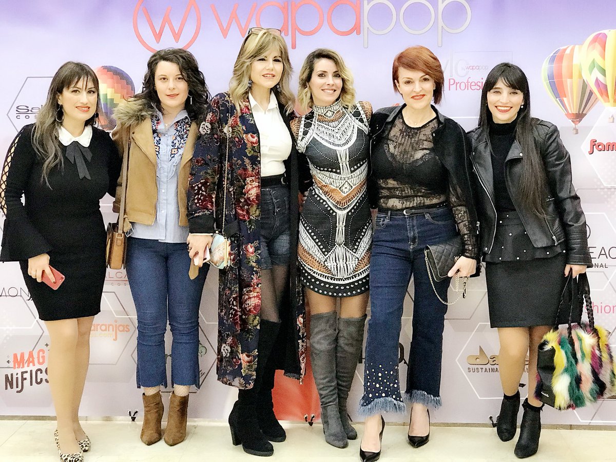 Stardivarius_'s tweet photo. Ayer fue un sábado digno de fallas y cargado de encuentros emocionantes 👏🏻👏🏻 ni la lluvia pudo con nosotras ni con @wapapop 🔝 pronto os enseñaré en mi canal de #youtube  el vídeo de #bloggersontour  por valencia 💃🏻➡️ https://t.co/waqqjZVHhu #wapapop #bloggers #sunday https://t.co/xijJoWG10Z