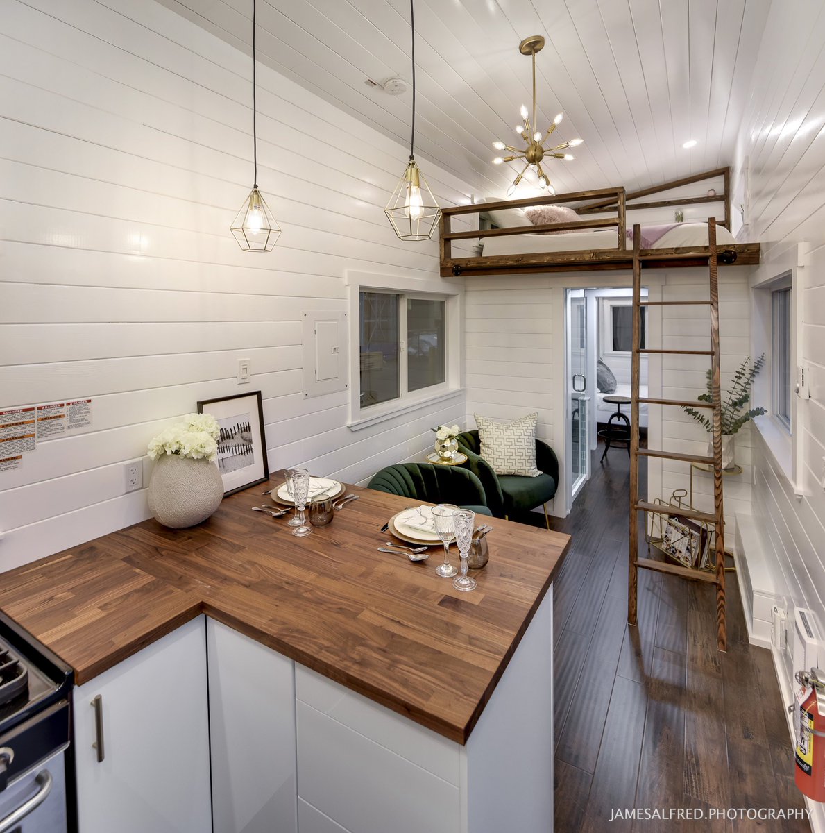 tinyhousefind's tweet photo. 34ft Custom Loft Edition https://t.co/ylf2Jqau8Q https://t.co/mCl0UQbjfX