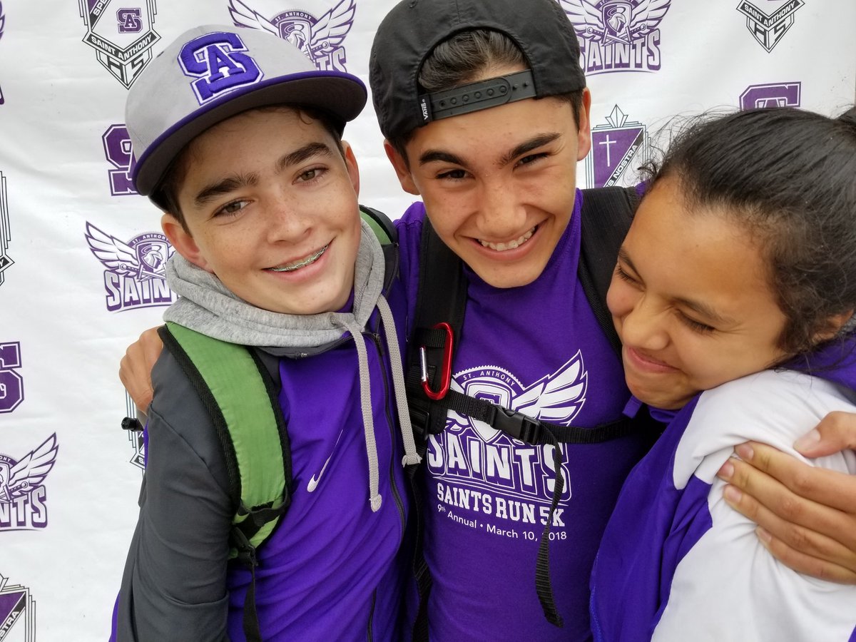 Heylupeee's tweet photo. @StAnthonySAINTS our #SAINTSRUN5K  filming crew! 💗 https://t.co/A0DIvPjyZF