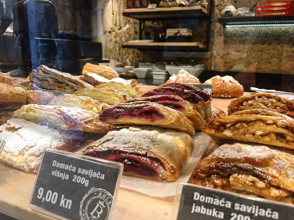 mahinahathaway's tweet photo. dobro jutro. ata marie. whats for breakfast?! #food #localpastries #višnja #strudel #jabuka #savijača #bakedgoods #bakerybreakfast #delicious #sundaorning. https://t.co/bKRcDKGOrI https://t.co/hSflGMR4TL