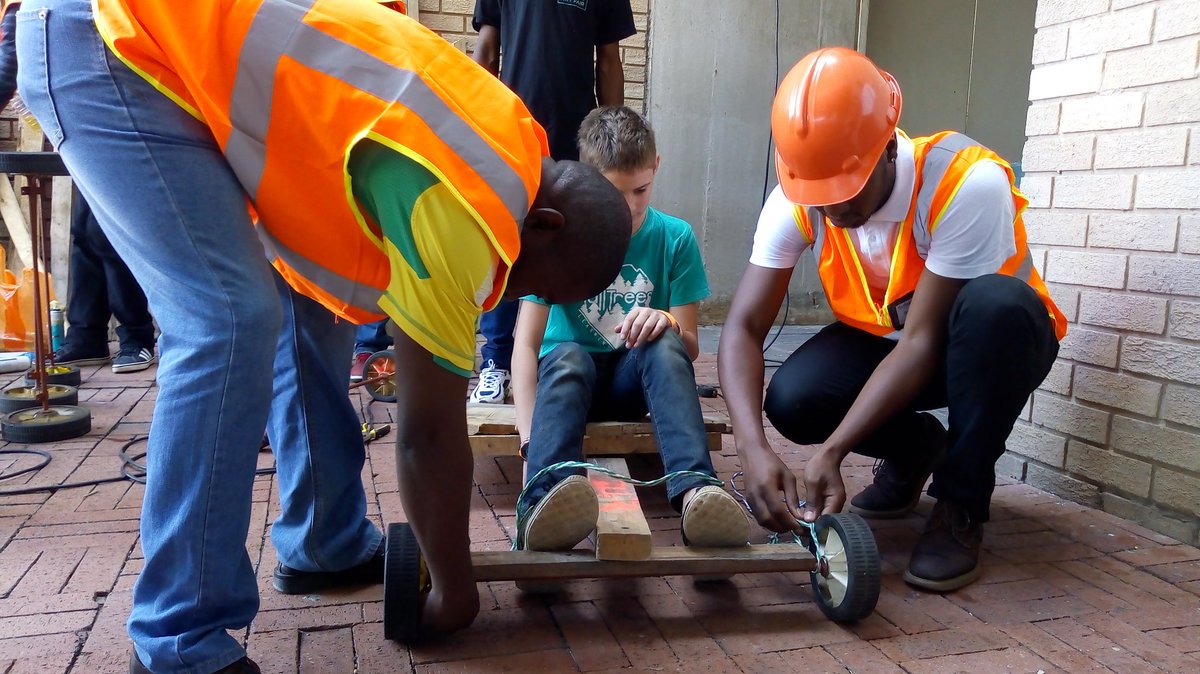 jlcomms11's tweet photo. #Cartbuilding in construction at #Scifest2018 ~ join us in a ride at the #Monumentbuilding in #Grahamstown @GhtScifest @NRF_SAASTA @CSIR @radioght https://t.co/YTqFICZcft