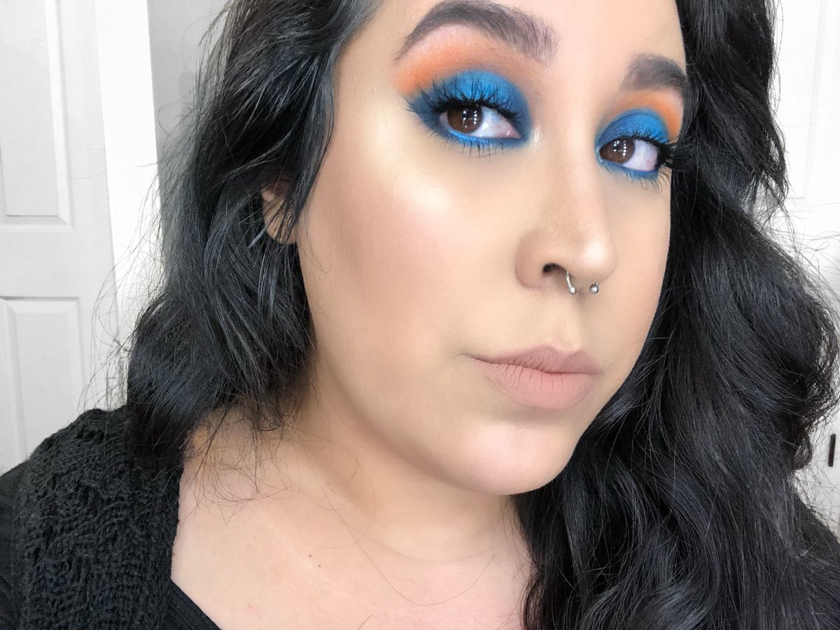 facesbyfrida's tweet photo. Got my hands on the @MorpheBrushes 35B palette 
💙🧡💙🧡 https://t.co/4tpGVCWOfs
