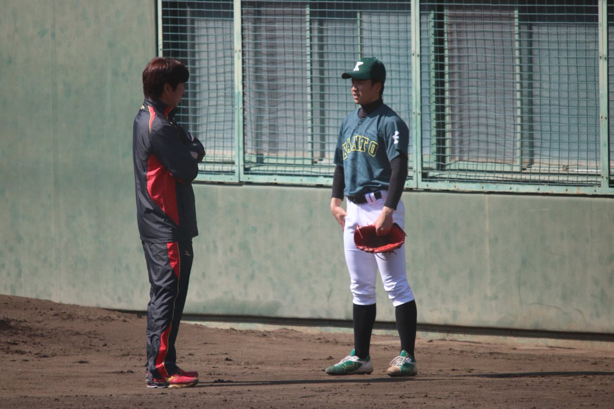 Tkc A Twitter 3 11 Op戦 関東学院大ｇ 日大国際関係学部1 3関東学院大 行ってびっくりのスタンド改修中 新しい座席はつくのかな 今日は先発の阿部光輝投手 駒大苫小牧 が５回無失点に抑え 勝利投手に 試合前には元ロッテ 薮田安彦コーチに指導を受けている姿