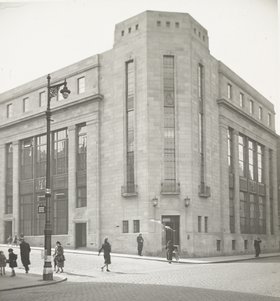 OTD in 1940 the splendid Scottish modernist Fountainbridge Library opened on Dundee St, Edinburgh. Architect John A.W.Grant, entrance carving by Charles d'Orville Pilkington Jackson.
#library #libraries #modernarchitecture #Scottishsculpture
