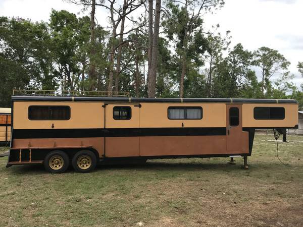 tinyhousefind's tweet photo. Gypsy Trailer/Tiny Home https://t.co/zsNAZDZDxN https://t.co/tO3dbJRbf2