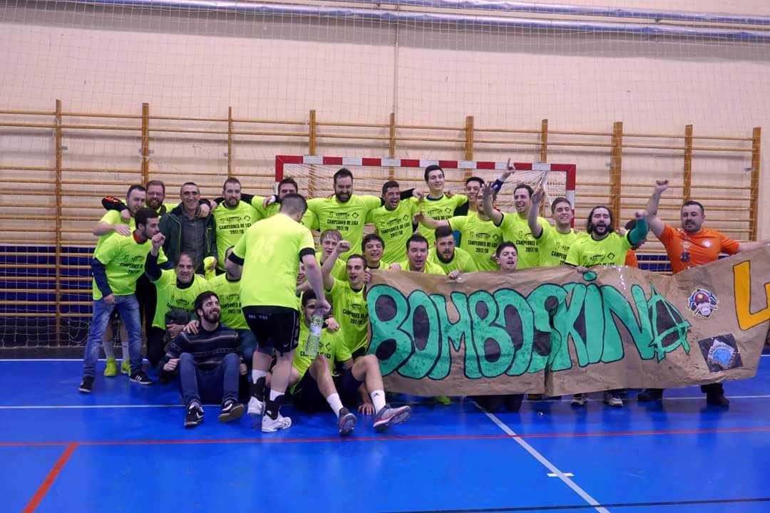 Un equipo de un pueblín ha ganado la liga de Segunda Nacional .Con poco presupuesto y mucho ingenio. <a href="/BMLaRobla/">BM Cuatro Valles</a>