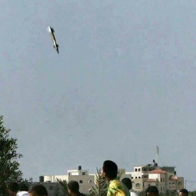 Pajuanico's tweet image. Un MISSILE de 100 000 dollars, lancé par un AVION de 20 millions de dollars qui vole à un coût de 6000 dollars/heure... : pour tuer des gens qui vivent avec moins de 1 $ par jour au Yémen...

ABOLITION de la guerre, vite !