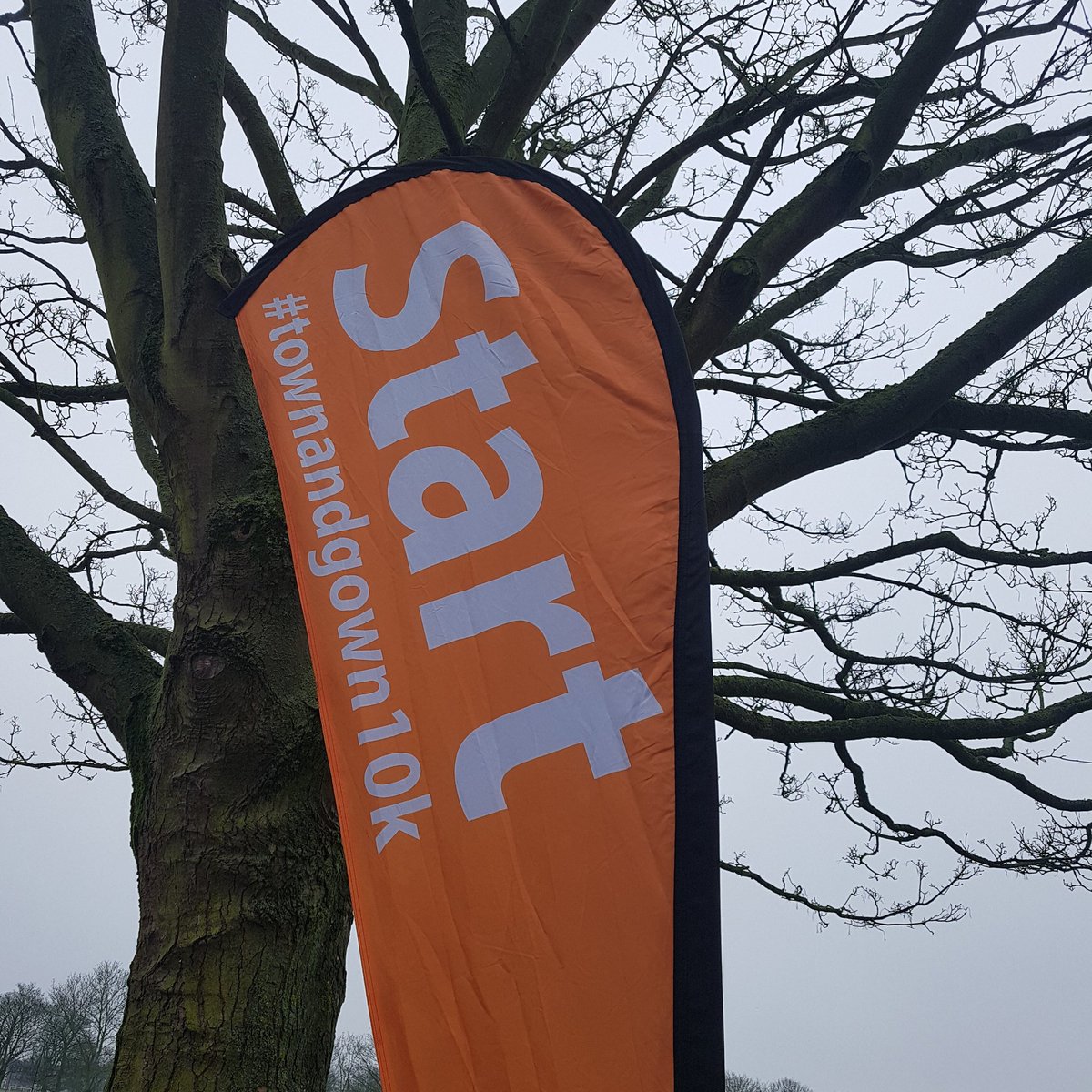 Lets do this.#townandgown 10k #leicester Raising money and awareness of #musculardystrophy   <a href="/MDUK_News/">Muscular Dystrophy UK</a>   It is grey and over cast. Ideal running weather !!