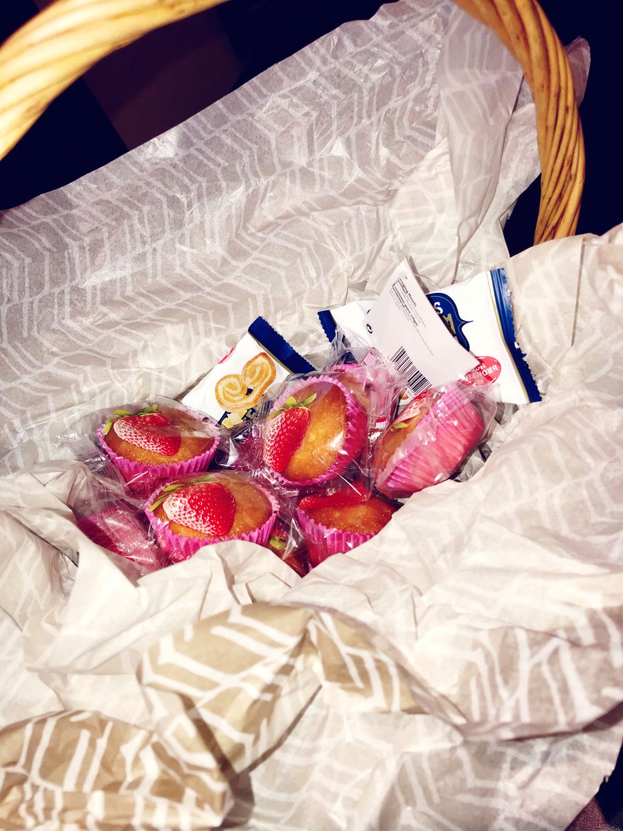 To the world you are a mother but to your family you are the world. Happy Mother's Day <a href="/SDEBDD/">simon ewins</a> <a href="/LauraEvans81/">Laura EvansWrobleski</a> @J_K_H_A_N <a href="/didimhm/">Didi</a> @KAbdi05 <a href="/FaridniaSid/">Sid Faridnia</a>