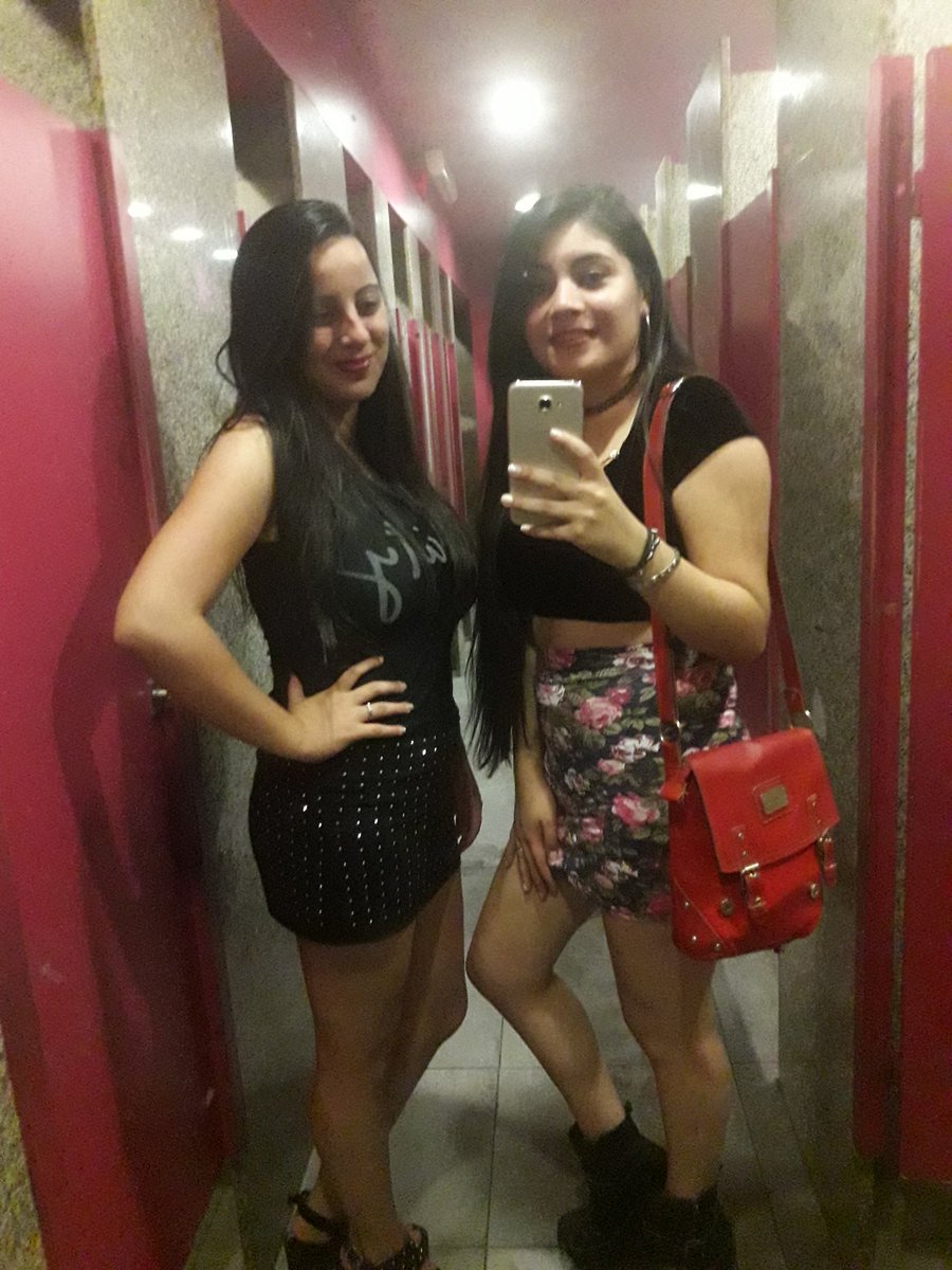Daiitello's tweet photo. De la cena con ella  #Magui #Primas https://t.co/70fOgOzvoY