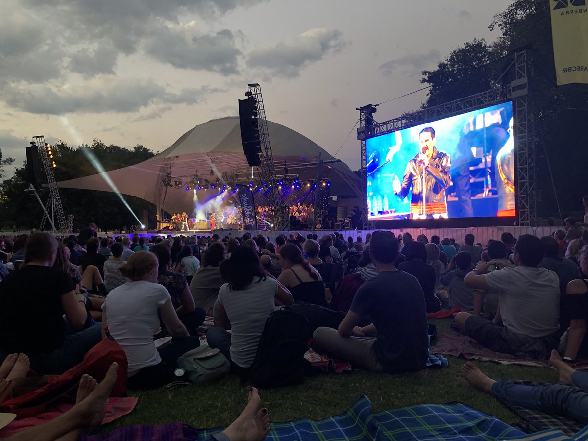 mrswoman71's tweet photo. At Killer Queen Experience at #stage88 #commonwealthpark Go Freddie! #queen #killerqueenexperience #enlighten https://t.co/HKAjMBJSGN