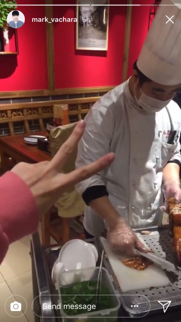 adamstan1606's tweet photo. shuhao and ming peng really spend a good time together but can we silent for a while and praise to the lord how beautiful ming peng's hands and fingers here?? i miss them already i feel i wanna cry #idolproducer #mingpeng #shuhao #fanchengcheng https://t.co/IlRhKiKFYx