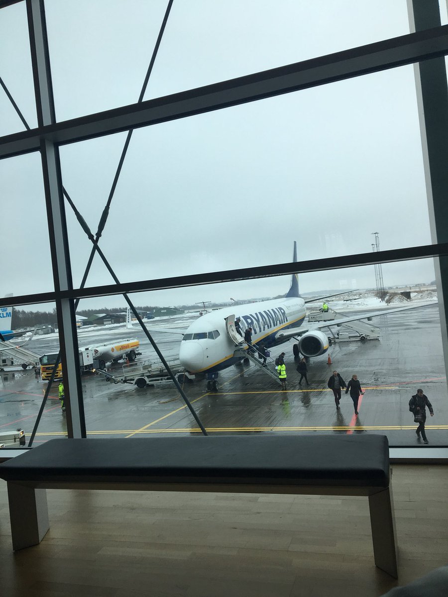 CMIYC2018's tweet photo. Tak og farvel Danmark, looks like our plane is here! #jailbreakCUSU 🖐🏻🇩🇰 https://t.co/DHOlWFZLLl