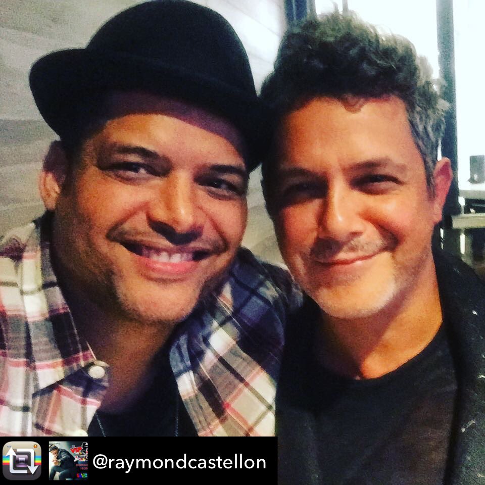 AQueNoMeSuenAS's tweet photo. #SelfieConSanz #SanzYAmigos #alejandrosanz 
Repost from @raymondcastellon - #feelthelove #anivelmundial #chekchek compartiendo con el maestro @alejandrosanz #españa #puertorico #republicadominicana #musica #goodtimes https://t.co/Mw1dW4rT0f