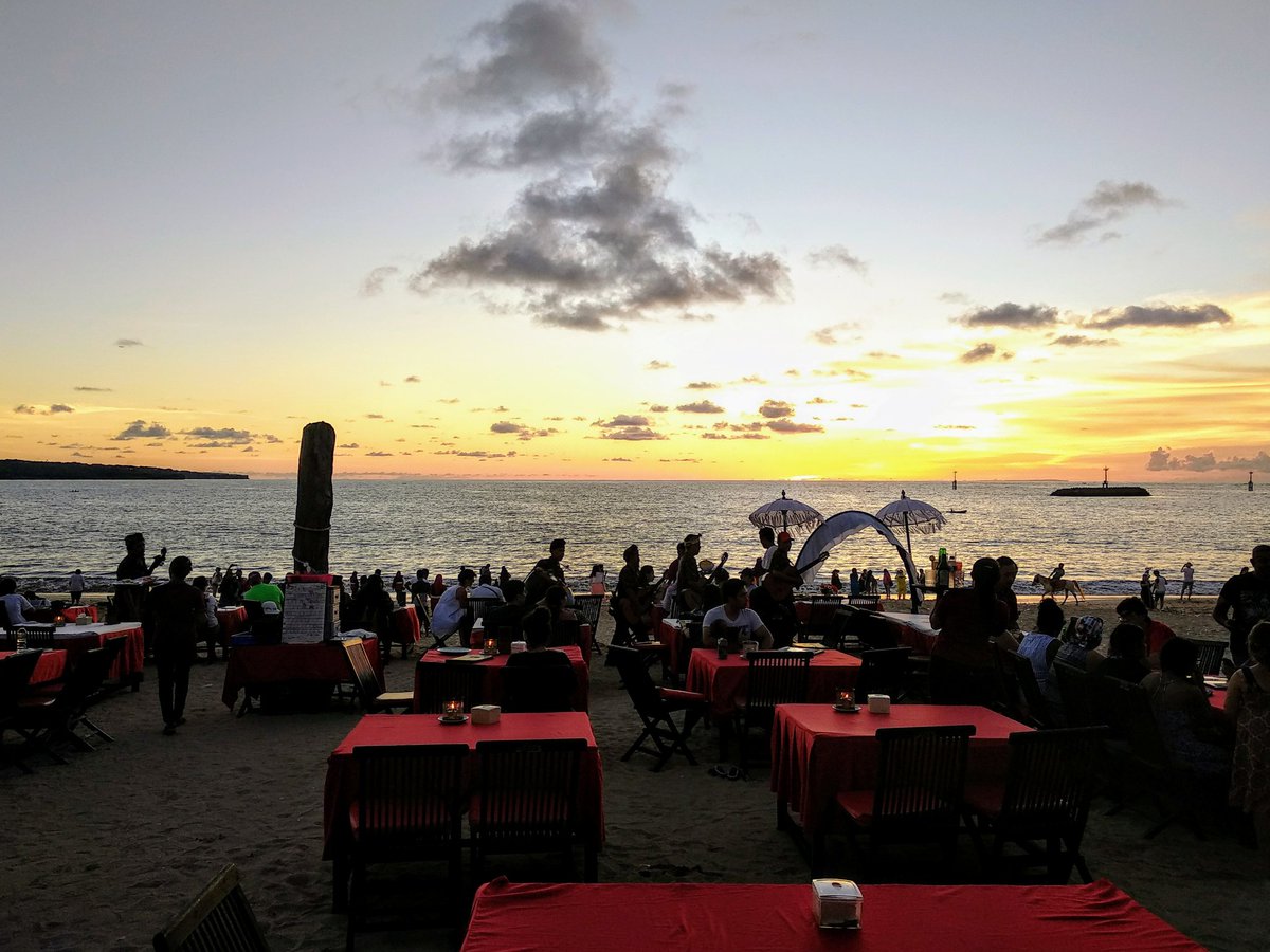 YukmarigoBali's tweet photo. An awesome place to enjoy sunset with fresh seafood BBQ on the beach - Jimbaran Bay Bali💕 #RomanticDinner
#travel #Dinner #Sunday #SunsetTrip #Beach #Bali #seafood #balitrip #Destination #Romantic #awsome #baliholiday #balilocalguide #vacation
https://t.co/cjR8TotFIJ https://t.co/EX5av9gzAJ