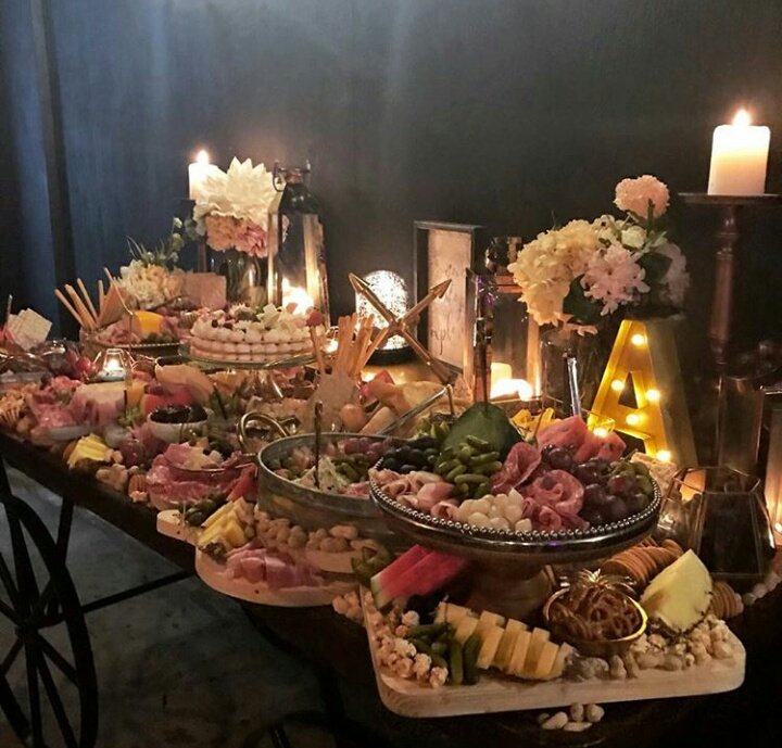 Maine's grazing table last night. 😋

© aperitif 

#NicomaineAt23