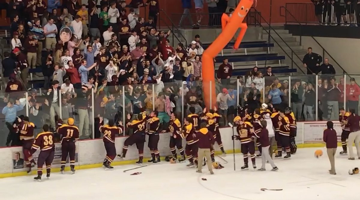 DeSmetJesuitHS's tweet photo. #SpartanPride was in full swing tonight - amazing night at the @DesmetAuction #GoldenGala &amp; @DESMETHOCKEYSTL advances to Scottrade - #ThankYou to everyone who helped make this a special night in @Spartan_Country #DeSmet50 #AMDG https://t.co/ar174tiCIY