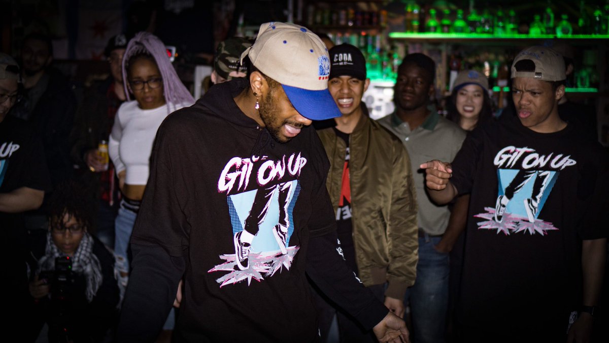 the #gitonup party: @jugrnaut x @ian_eastwood x <a href="/theyounglions_/">The Young Lions</a> was a MAJOR success for the chicago community last night. thank you to every person that showed up, and thank you to @jugrnaut for giving the community the freedom and platform to express ourselves. 📸: <a href="/LokamFilms/">RigoEsparza</a>