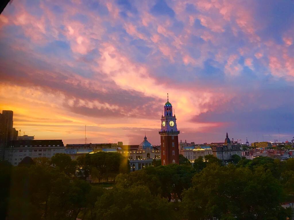 inspired2leadQH's tweet photo. Beautiful sunset in Buenos Aires - a fitting last evening to #ICID2018 @ABpreservation @AngPharmID @gmacscotland @SouthAfricanASP @DidierPittet @castrocloud @e_charani @PeterLachman @claireekt @hcsmsa @reniercoetzee @UKCPAPIN @NSchellack @CHRISTINANIESI1 https://t.co/dmrKNbiklU