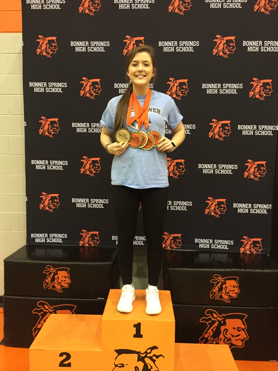 USD265_EHS's tweet photo. Congratulations Ashley Rediger who cleaned house at the State Powerlifting meet today. Ashley won top female lifter of the meet with a 4.53 power ratio! #tigernationproud https://t.co/zZBQ8CLUW6