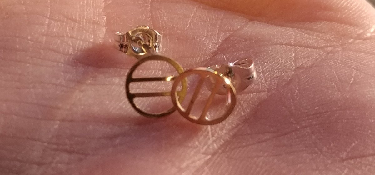 photo_ego's tweet photo. Gold or Silver #EOE studs ... #EOEmerch madness for the start of the #eoeXtour ... Think this is bad, wait in LA!! https://t.co/Y6n9FSR7Vr
