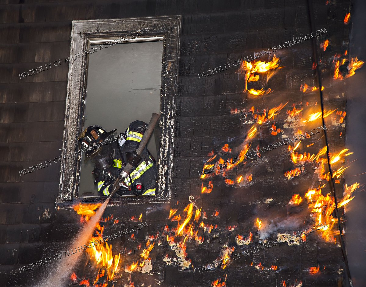 allhandsworkin's tweet image. A few shots from tonight's @newhavenfire at 112 Ellsworth Ave, across from #EngineCo.9's quarters. @newhavenfirechf