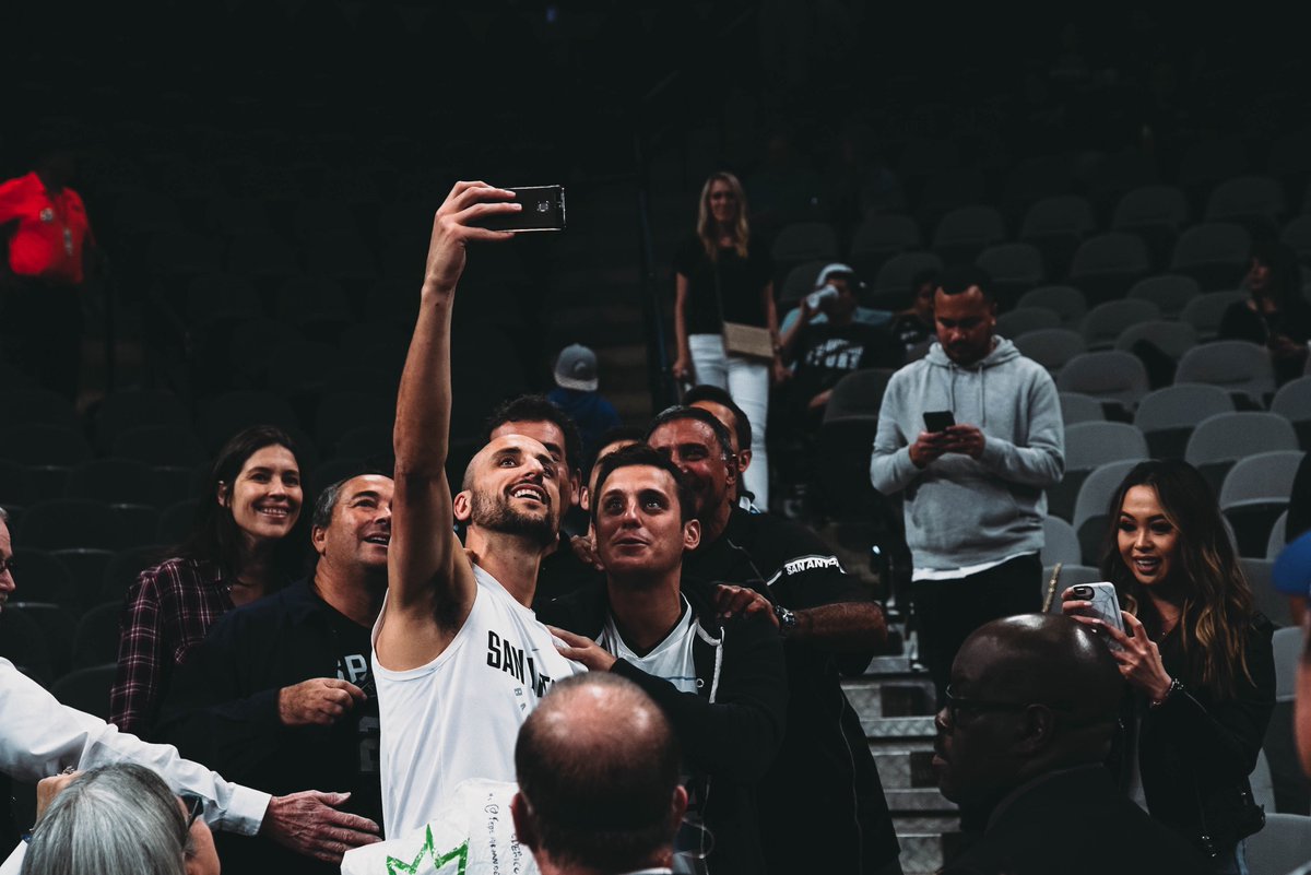 spurs's tweet photo. ✔️ Pregame selfie with Manu

#GoSpursGo https://t.co/2NN2mdIiCC