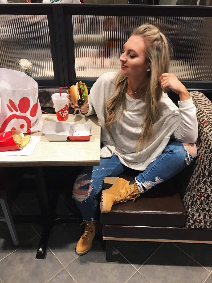 tswonderstruck_'s tweet photo. The prophecy has been fulfilled. Side note: at least 100 people waiting in line witnessed this photo. #ChickFilBae ๐ @ChickfilA
https://t.co/zhBYXR95wu https://t.co/ZbcOWZEUH4