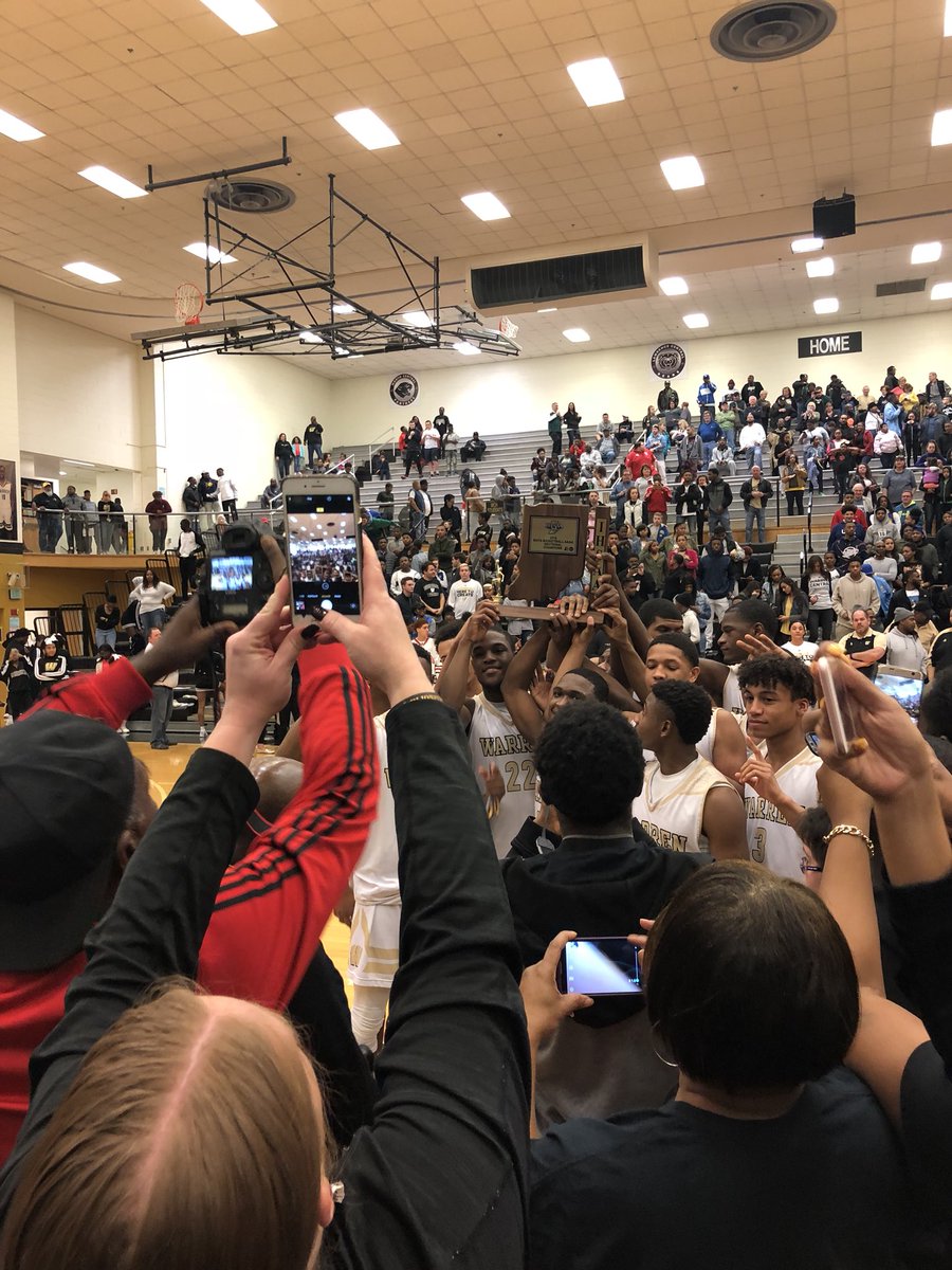 ShonSportsSSC's tweet photo. Nice weekend to be a Warrior. Earlier today I coached some MIC Champs, and tonight our boys are 2018 Sectional Champs Baaaby! #EastsideHeresAnotherTitle #TiteTown https://t.co/LEEjGfH5Wi