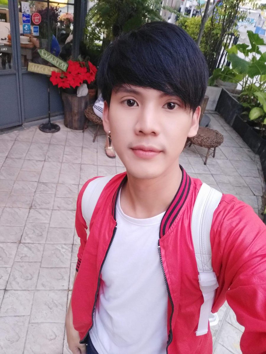 Nam77027385's tweet photo. น่ารัก~ขาวโอโม่ ~หน้าใส จ่ะเป็นใครเสียมิได้นอกจากนุ๋งเซลล์(บทไทน์ลอยมาเลย55++)ต้องทำบุญวัดไหนน้องเซลล์ถึงจะไปแคส😍😍@cellexoo 
#2getherTheSeries
#คั่นกู 
#คู่กันคั่นกู https://t.co/V61O8IimxI