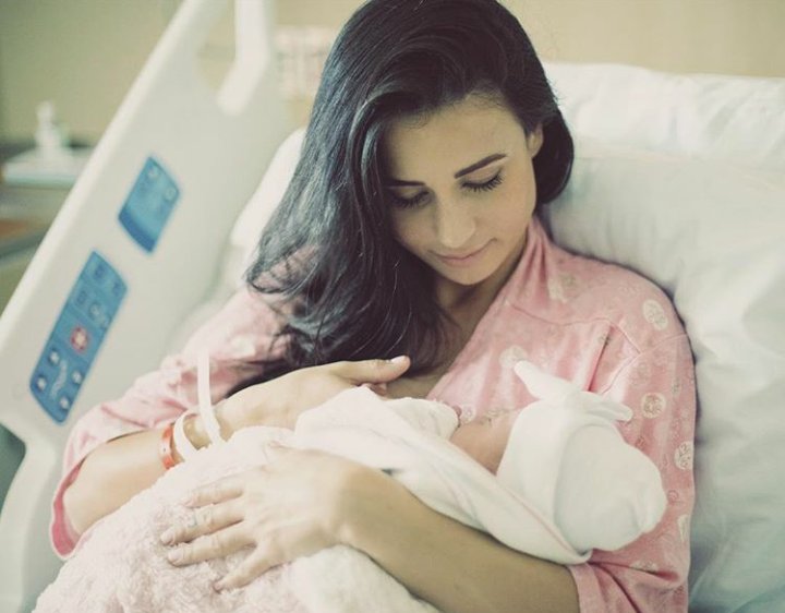 BackSpinMx's tweet photo. #BackNews La guapisima Djane @djjuicym ya es Mamá!!! 😱

Emma Belle es el nombre de la pequeña niña que llego el 1 de marzo a esta tierra.

Crees que sea la próxima Djane en los escenarios? #EDM https://t.co/0wAafolLb5