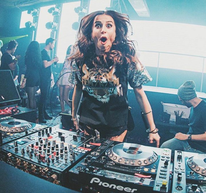 BackSpinMx's tweet photo. #BackNews La guapisima Djane @djjuicym ya es Mamá!!! 😱

Emma Belle es el nombre de la pequeña niña que llego el 1 de marzo a esta tierra.

Crees que sea la próxima Djane en los escenarios? #EDM https://t.co/0wAafolLb5